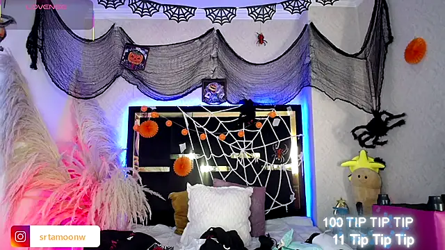 Snapshot of Moon_Water__ chatting on 11.05.25 Moon Water online show from 11.05.25