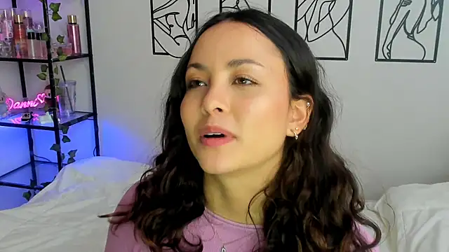 Snapshot of Megan_Rodrigo chatting on 09.28.25 Megan Rodrigo online show from 09.28.25