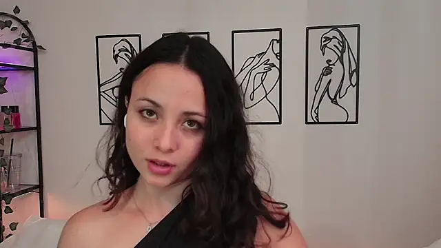 Snapshot of Megan_Rodrigo chatting on 10.28.25 Megan Rodrigo online show from 10.28.25