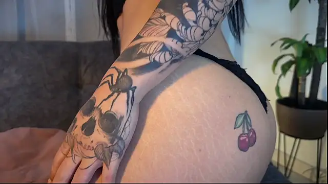 Roxanne 08 online show from 02.24.26