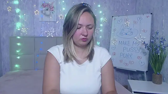 Snapshot of SallyVerda chatting on 10.03.25 SallyVerda online show from 10.03.25