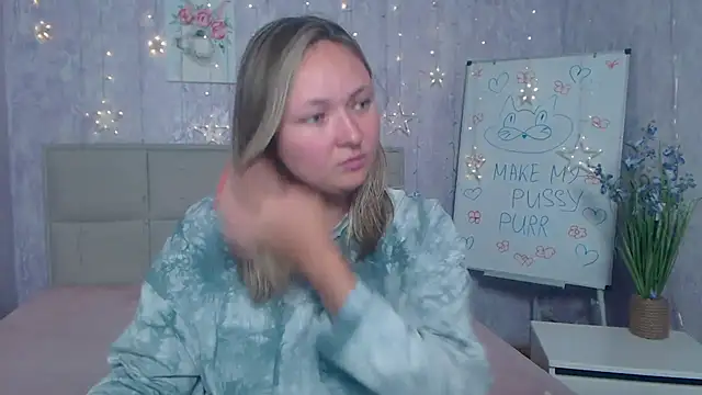 Snapshot of SallyVerda chatting on 10.06.25 SallyVerda online show from 10.06.25