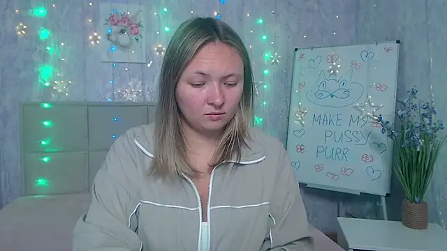 Snapshot of SallyVerda chatting on 10.08.25 SallyVerda online show from 10.08.25