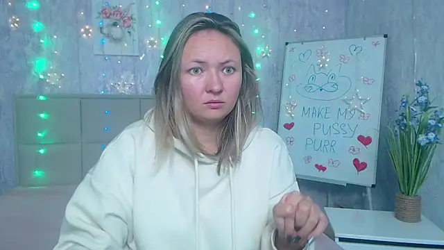 Snapshot of SallyVerda chatting on 10.14.25 SallyVerda online show from 10.14.25