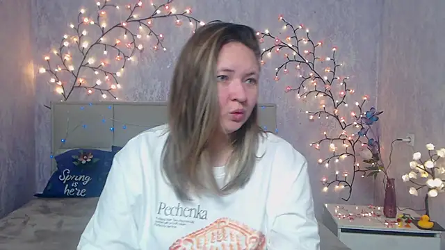 Snapshot of SallyVerda chatting on 04.19.26 SallyVerda online show from 04.19.26