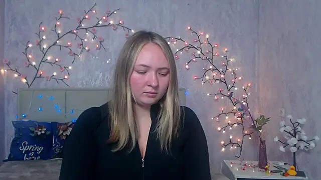 Snapshot of SallyVerda chatting on 04.29.26 SallyVerda online show from 04.29.26
