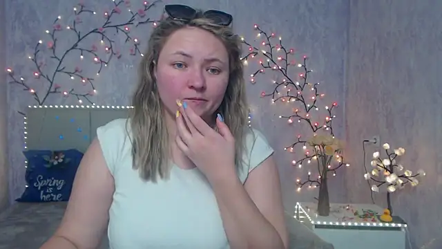 Snapshot of SallyVerda chatting on 05.04.26 SallyVerda online show from 05.04.26