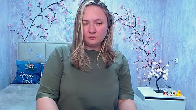 Snapshot of SallyVerda chatting on 05.19.26 SallyVerda online show from 05.19.26