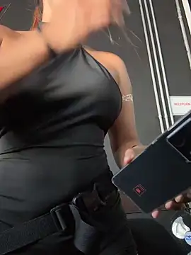 Snapshot of Amber_Martins_ chatting on 02.10.25 Amber Martins online show from 02.10.25