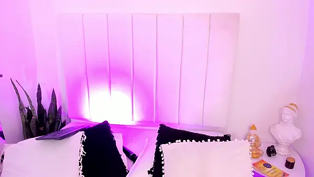 Snapshot of Amber_Martins_ chatting on 02.11.25 Amber Martins online show from 02.11.25