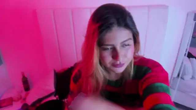 Snapshot of Amber_Martins_ chatting on 10.21.25 Amber Martins online show from 10.21.25