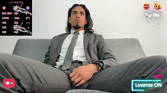 Snapshot of Tom_blunt96 chatting on 10.03.25 Tom blunt96 online show from 10.03.25