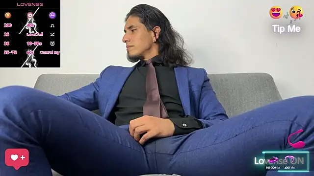 Snapshot of Tom_blunt96 chatting on 10.04.25 Tom blunt96 online show from 10.04.25