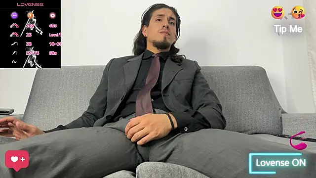 Snapshot of Tom_blunt96 chatting on 10.15.25 Tom blunt96 online show from 10.15.25