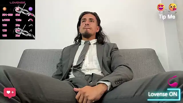 Snapshot of Tom_blunt96 chatting on 10.20.25 Tom blunt96 online show from 10.20.25