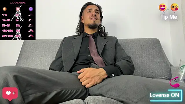 Snapshot of Tom_blunt96 chatting on 10.21.25 Tom blunt96 online show from 10.21.25