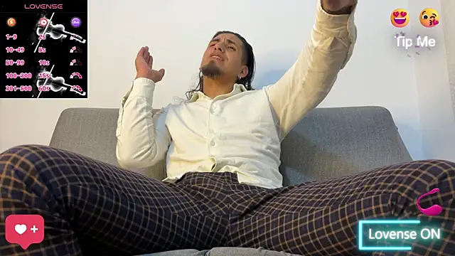 Snapshot of Tom_blunt96 chatting on 11.01.25 Tom blunt96 online show from 11.01.25