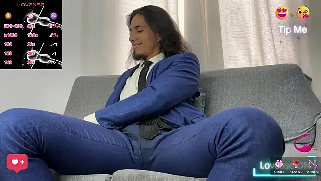 Snapshot of Tom_blunt96 chatting on 11.06.25 Tom blunt96 online show from 11.06.25