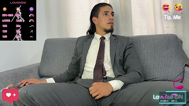 Snapshot of Tom_blunt96 chatting on 11.15.25 Tom blunt96 online show from 11.15.25