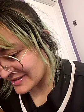 lucky-leah online show from 10.02.25