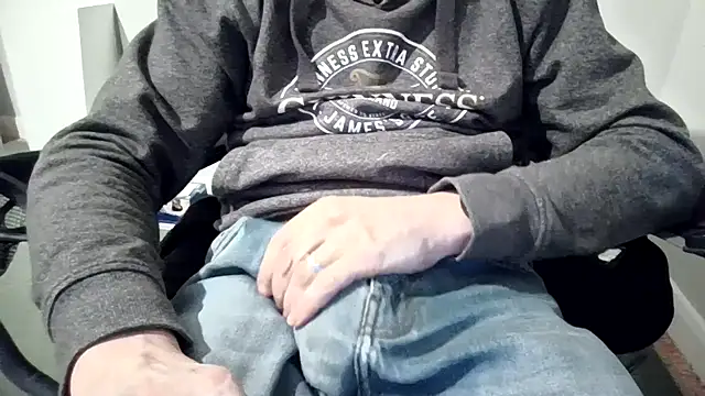 Snapshot of hornyguyuk1973 chatting on 03.04.26 hornyguyuk1973 online show from 03.04.26