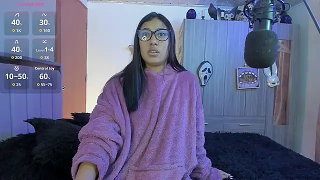 Snapshot of Kayla_foxxy chatting on 10.21.25 Kayla foxxy online show from 10.21.25