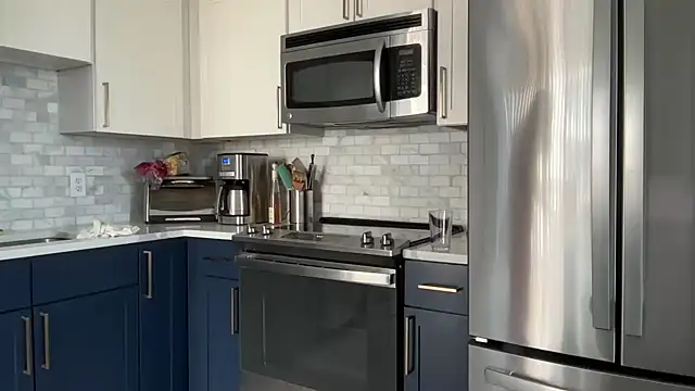 YUMIandbigWOLF online show from 02.25.25