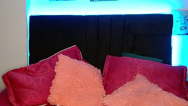 Snapshot of pearllatin chatting on 01.10.25 pearllatin online show from 01.10.25