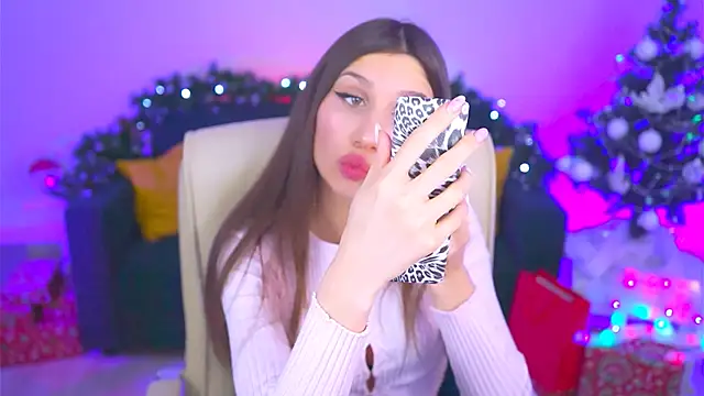 Snapshot of MollyPerry chatting on 12.08.24 MollyPerry online show from 12.08.24