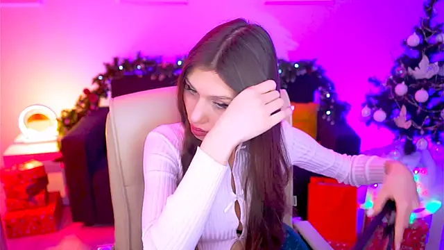 Snapshot of MollyPerry chatting on 12.12.24 MollyPerry online show from 12.12.24