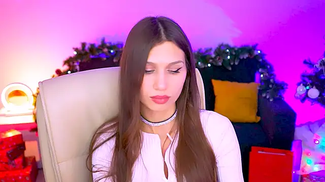 Snapshot of MollyPerry chatting on 12.12.24 MollyPerry online show from 12.12.24