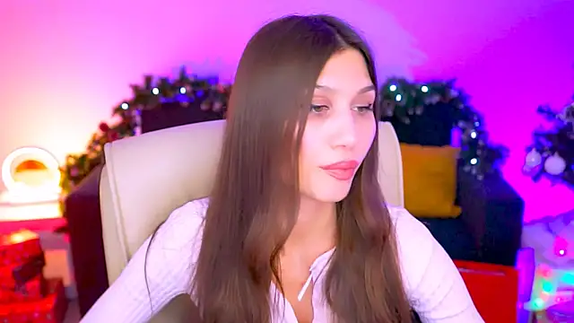 Snapshot of MollyPerry chatting on 12.13.24 MollyPerry online show from 12.13.24