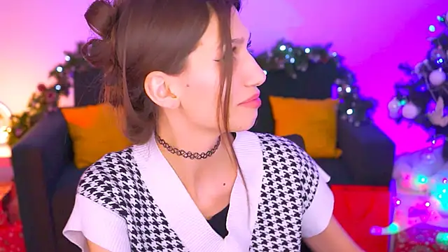 Snapshot of MollyPerry chatting on 12.15.24 MollyPerry online show from 12.15.24