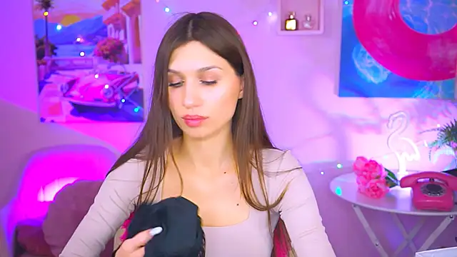 Snapshot of MollyPerry chatting on 12.18.24 MollyPerry online show from 12.18.24