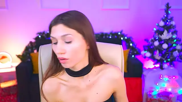 Snapshot of MollyPerry chatting on 12.24.24 MollyPerry online show from 12.24.24