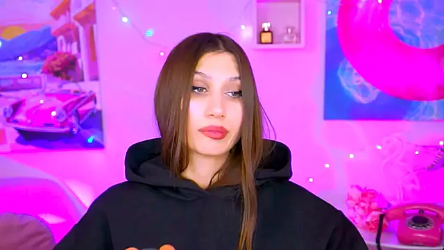 Snapshot of MollyPerry chatting on 12.25.24 MollyPerry online show from 12.25.24