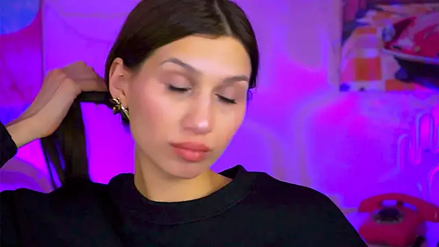 Snapshot of MollyPerry chatting on 03.18.25 MollyPerry online show from 03.18.25