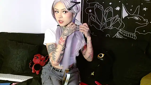 Isabella  dark online show from 10.25.25