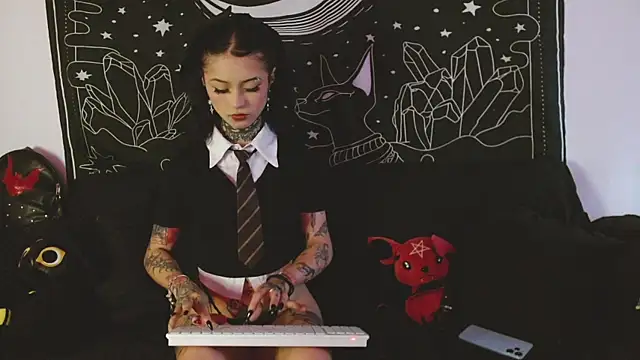 Isabella  dark online show from 10.30.25