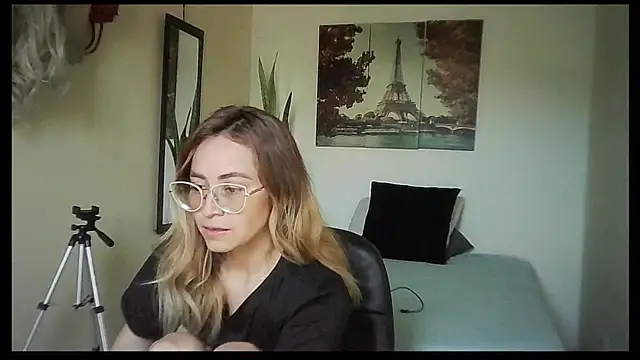 JuliaMack online show from 10.27.25