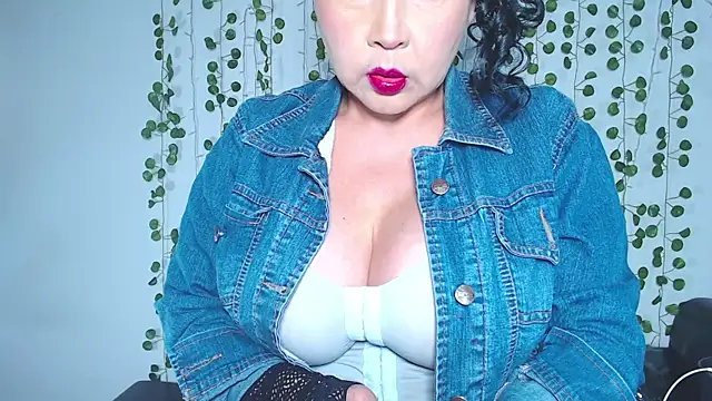 Snapshot of yinetford chatting on 10.23.25 yinetford online show from 10.23.25