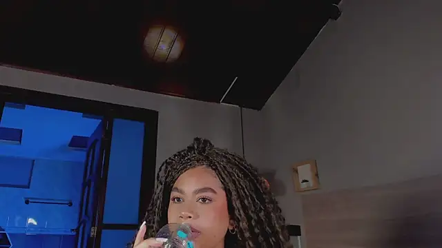 nayah   online show from 10.10.25