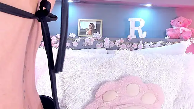 Snapshot of rosemonrooe chatting on 11.10.25 rosemonrooe online show from 11.10.25