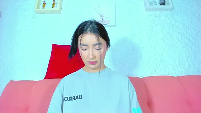 Snapshot of emiily_s chatting on 12.10.24 emiily s online show from 12.10.24