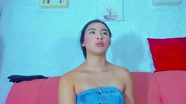 Snapshot of emiily_s chatting on 01.11.25 emiily s online show from 01.11.25