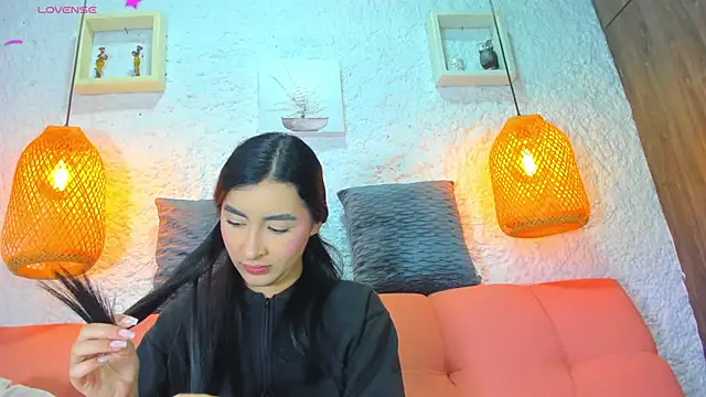 Snapshot of emiily_s chatting on 09.15.25 emiily s online show from 09.15.25