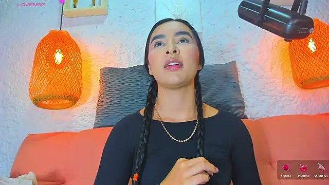 Snapshot of emiily_s chatting on 09.26.25 emiily s online show from 09.26.25