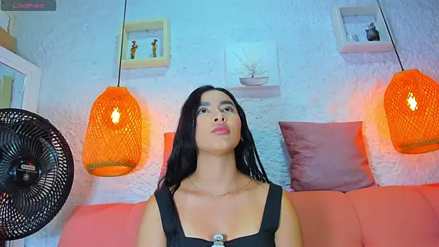 Snapshot of emiily_s chatting on 09.29.25 emiily s online show from 09.29.25