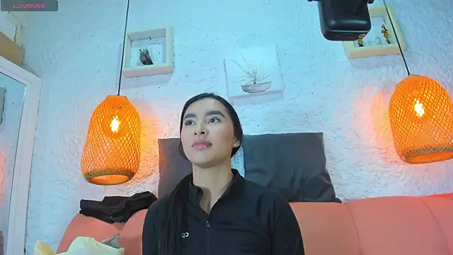 Snapshot of emiily_s chatting on 10.10.25 emiily s online show from 10.10.25