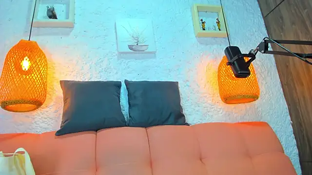 Snapshot of emiily_s chatting on 10.11.25 emiily s online show from 10.11.25